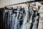 Jeans – cum îi poartă vedetele din România?